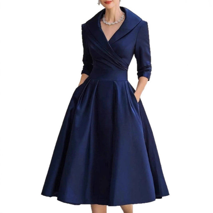 Kvinne elegant omslagskjole med peplum og praktiske lommer Skjora