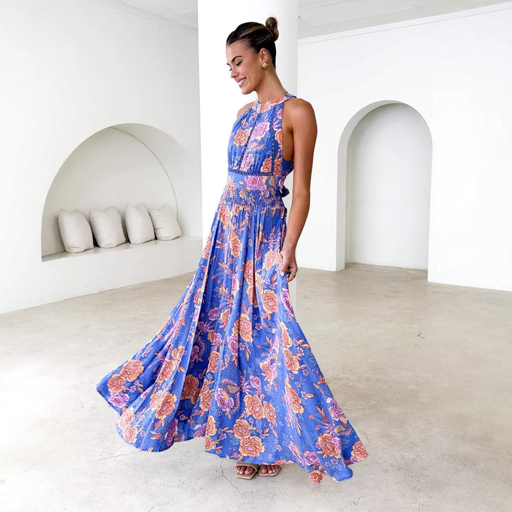 Kvinnes maxi kjole med elegant blomsterdesign og flytende skjørt