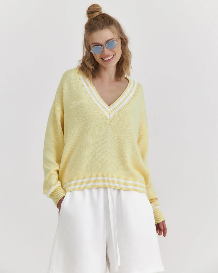 Kvinnes Oversized Strikkegenser med V-hals og Sporty Detaljer Skjora