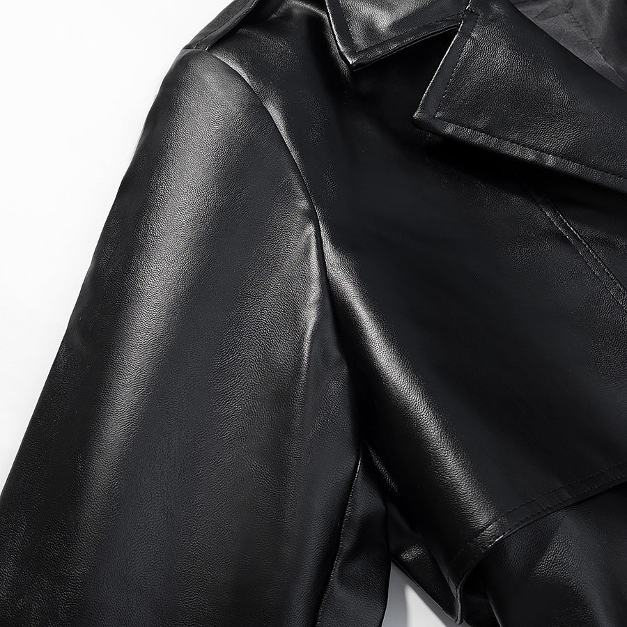 Kvinners elegant faux skinn trenchcoat med stilfull belte og praktiske lommer Skjora