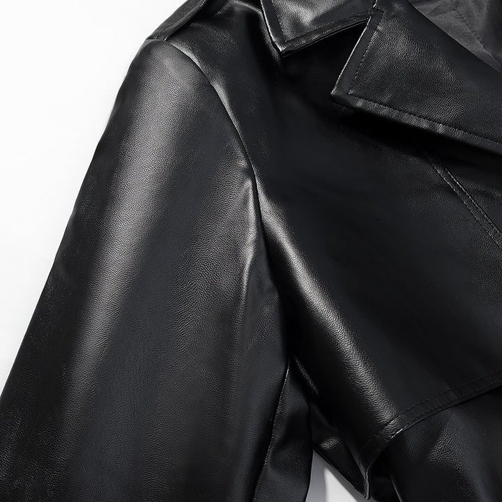 Kvinners elegant faux skinn trenchcoat med stilfull belte og praktiske lommer Skjora