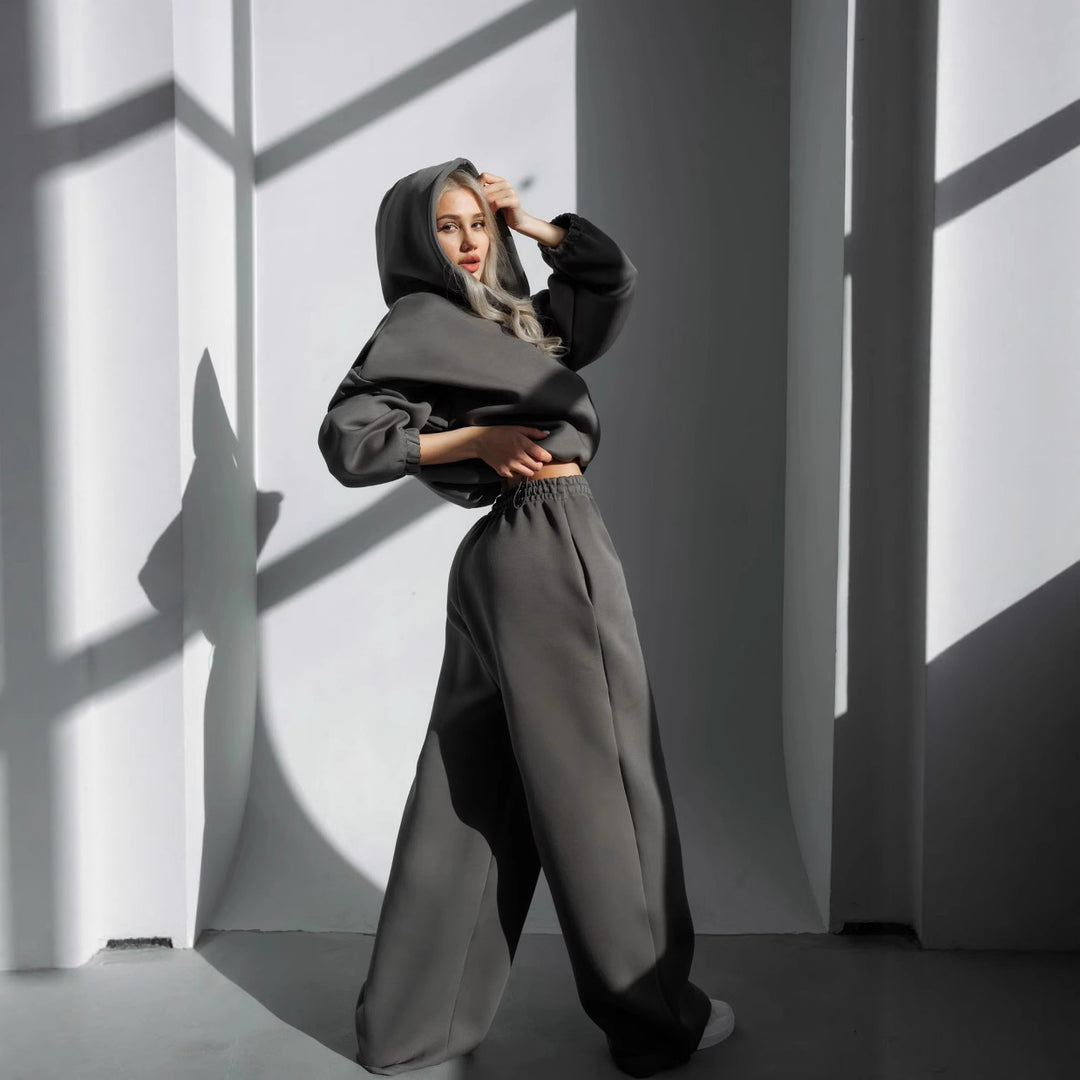 Kvinnelig sporty cropped hettegenser med innovativ finish Skjora