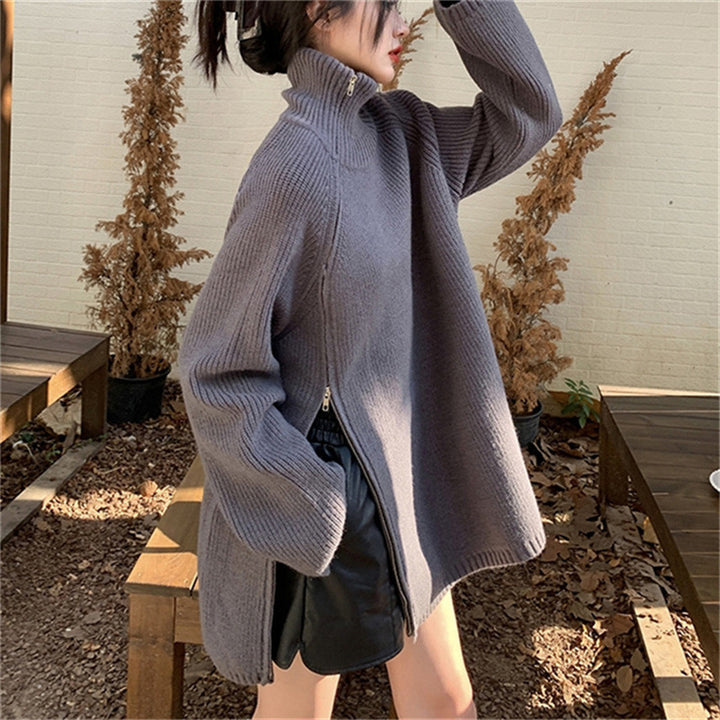 Kvinnes Oversized Turtleneck Genser med Sidelås og Ribbemønster Skjora