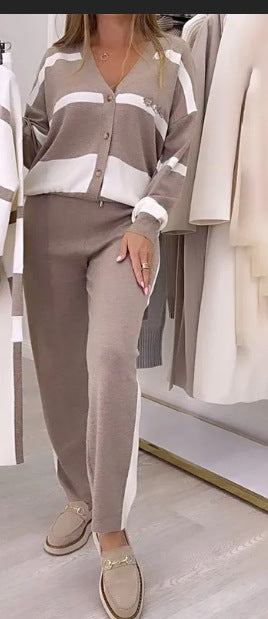 Kvinne Elegant Loungewear Sett med Knapp Front og Stripete Detaljer Skjora