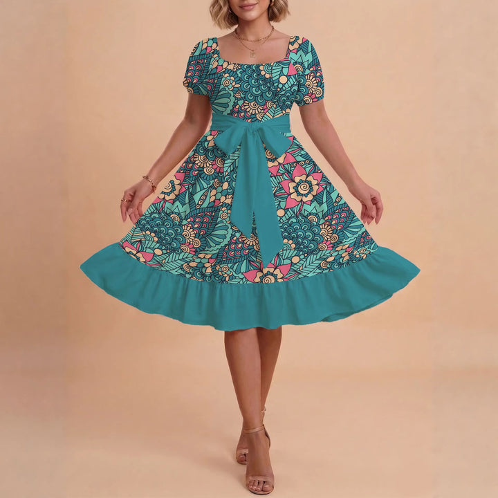 Damen modernes Blumenkleid mit elegantem Taillengürtel und asymmetrischem Saum Skjora