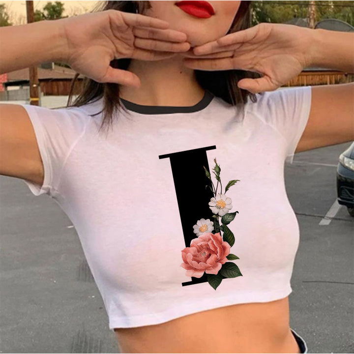 Dame cropped T-skjorte med blomstrede initialdesign Skjora