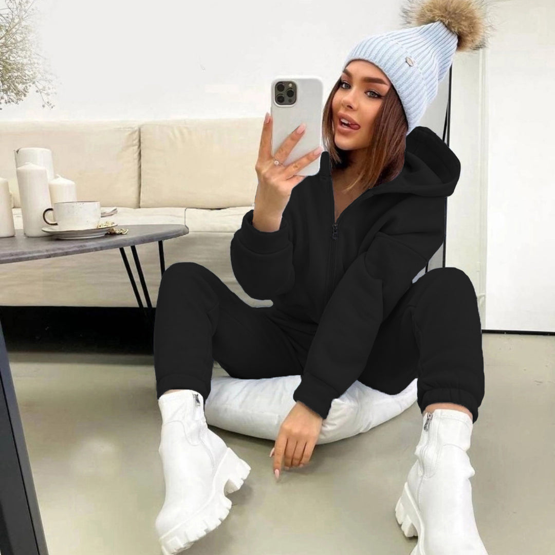Kvinnenes komfortable fleece jumpsuit med hette og glidelås Skjora