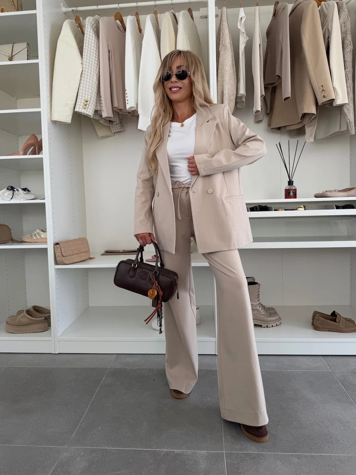 Ladys elegant og moderne blazer sett med brede bukser Skjora