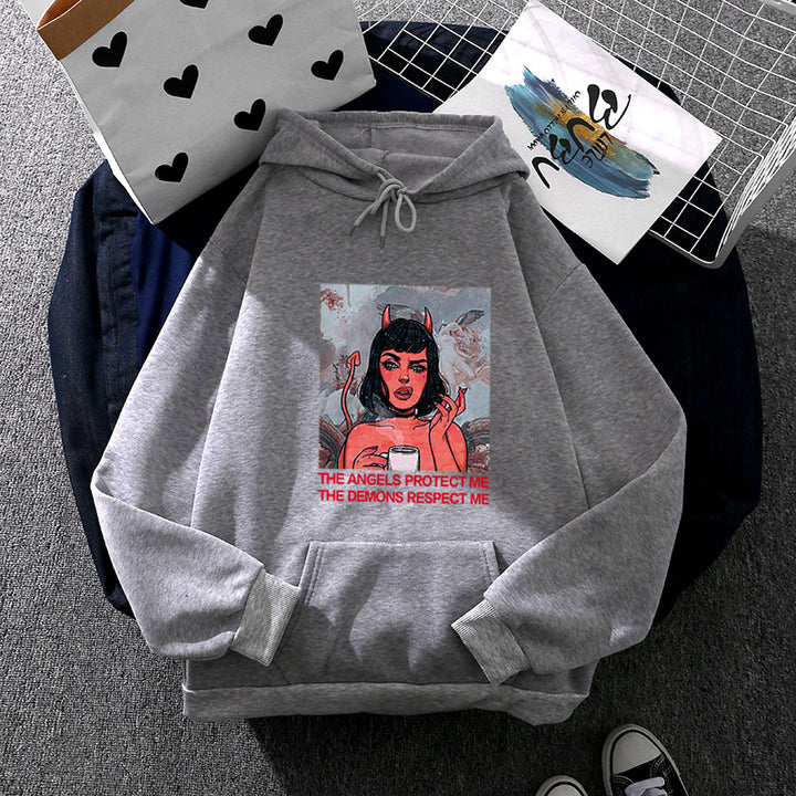 Kvinnehettegenser med kreativ grafisk trykk Skjora