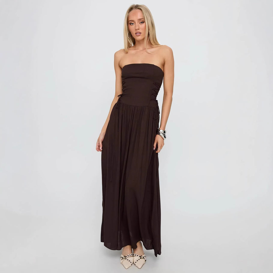 Damer maxi-kjole med off-shoulder design og sidesømsdetaljer med volanger Skjora