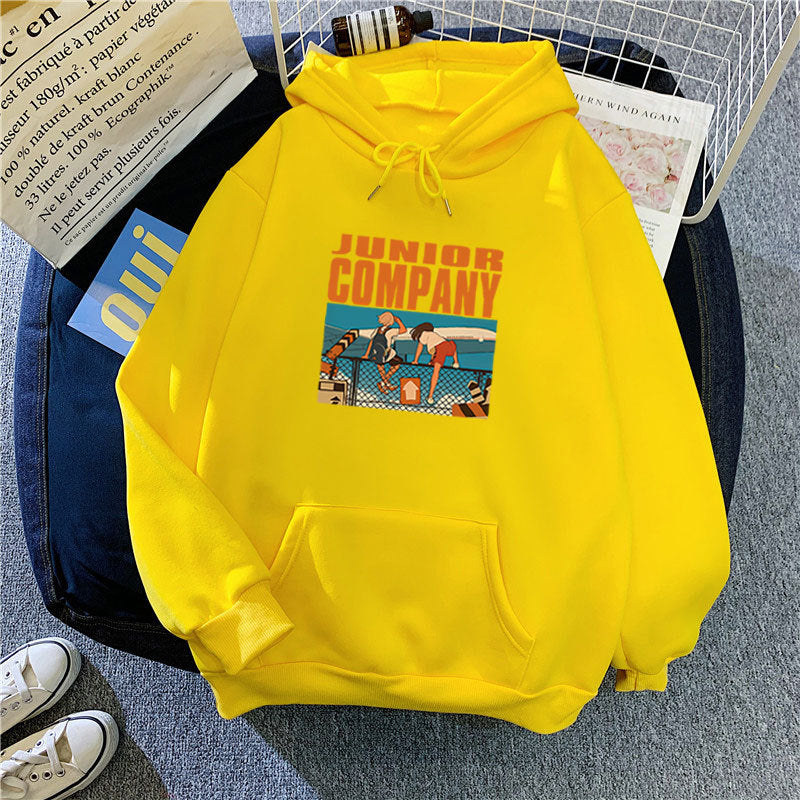 Kvinne hettegenser med kreativ grafisk design Skjora