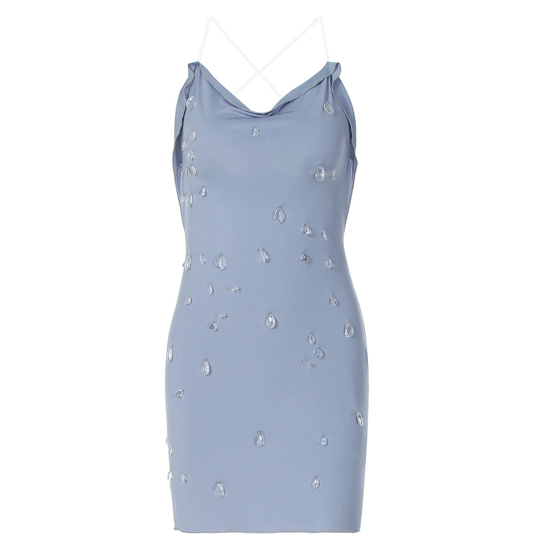 Dame figurvennende minikjole med elegant drapering og transparente applikasjoner Skjora