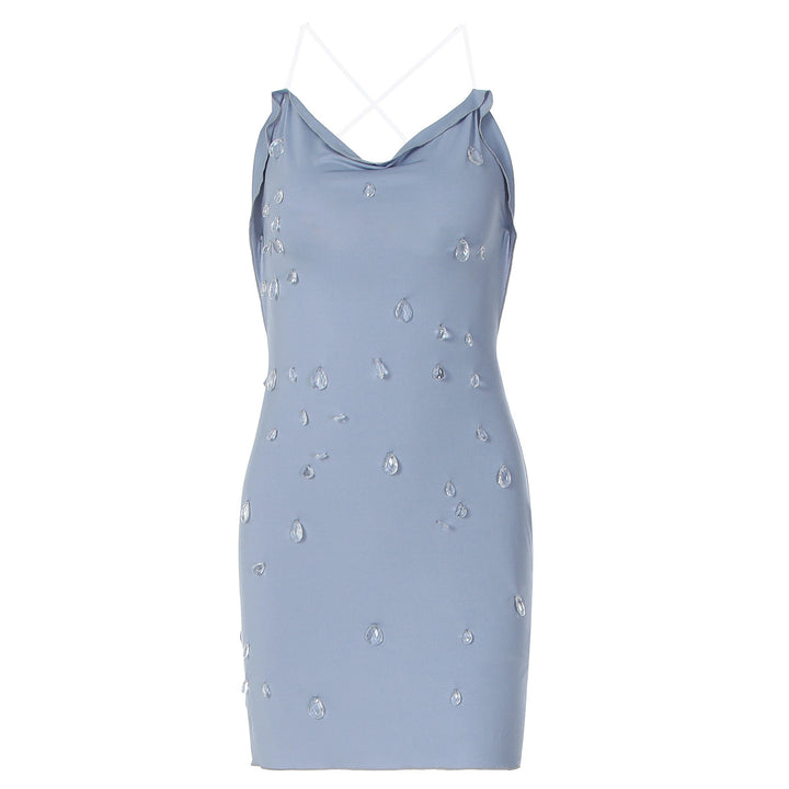 Dame figurvennende minikjole med elegant drapering og transparente applikasjoner Skjora