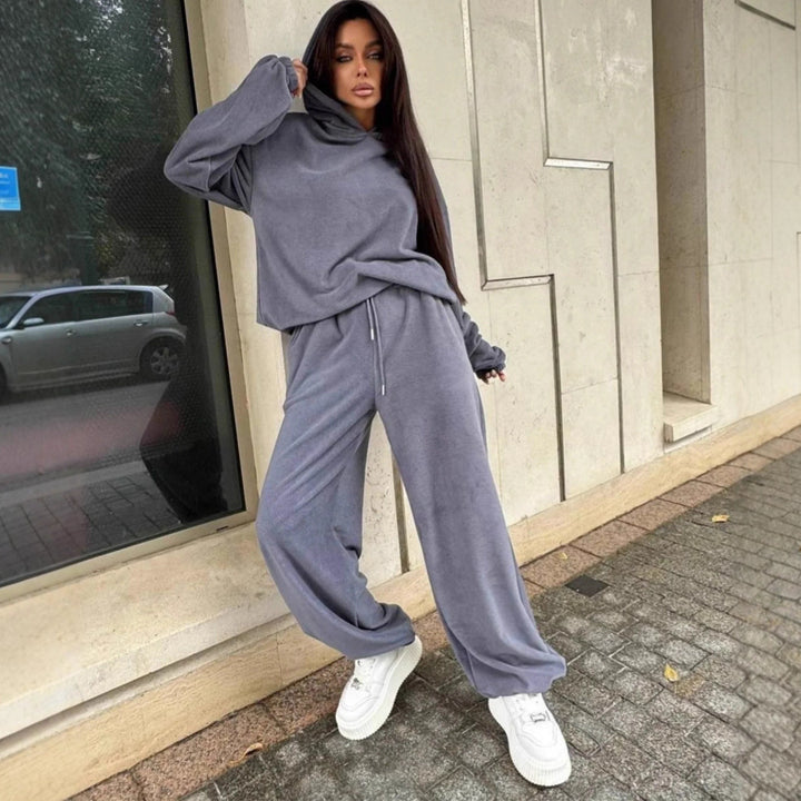 Kvinne Fleece Loungewear Set med Praktiske Lommer og Avslappet Passform Skjora