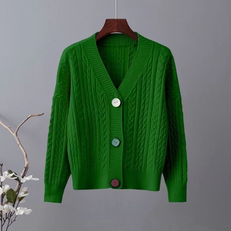 Kvinnes chunky strikket cardigan med V-hals og dekorative knapper Skjora