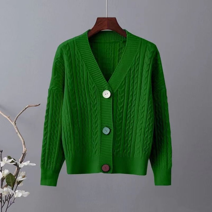 Kvinnes chunky strikket cardigan med V-hals og dekorative knapper Skjora