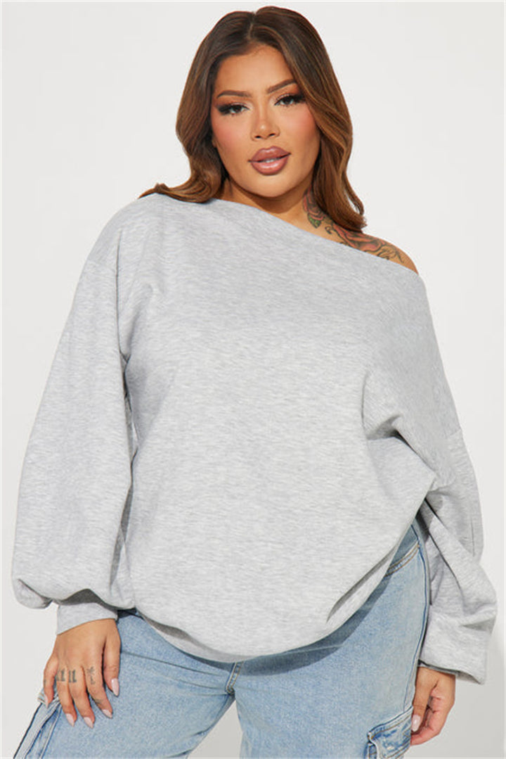 Kvinners oversized sweatshirt med asymmetrisk utringning og ballongformede ermer