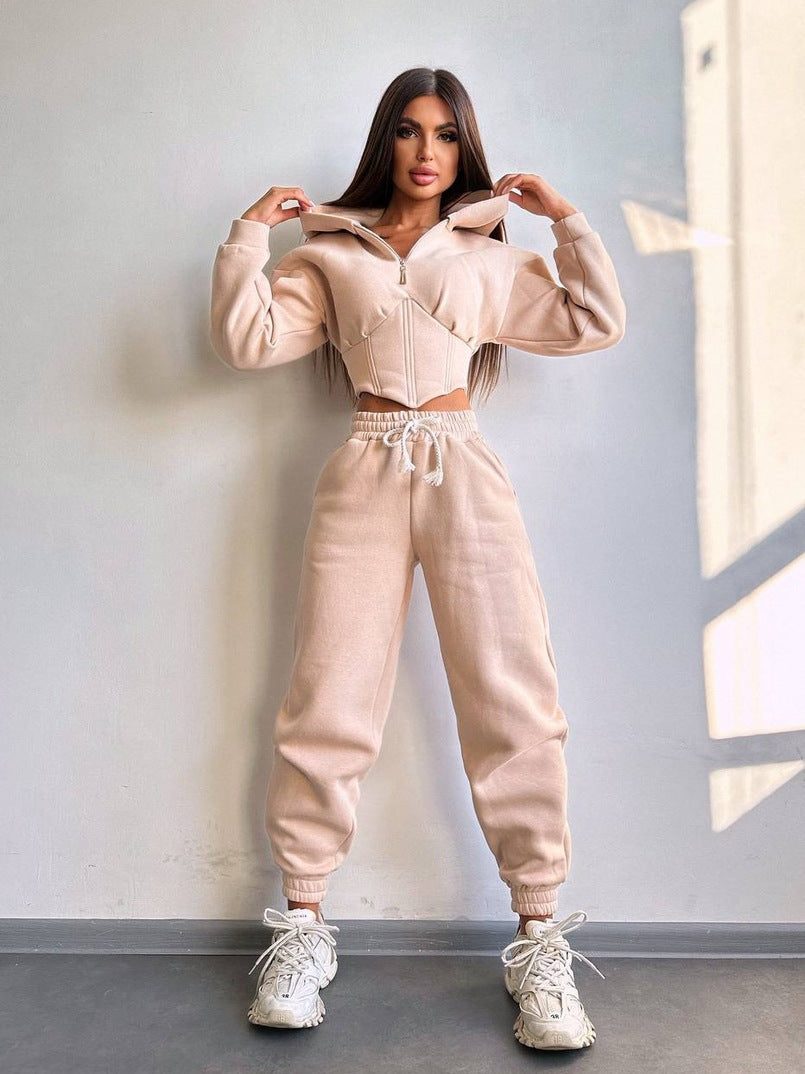 Kvinnegens cropped sweatshirt dress med høy krage og justerbar midje Skjora