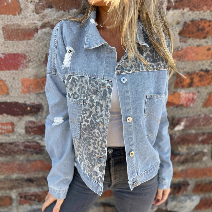 Kvinnes trendy denimjakke med dyreprint og slitt design Skjora