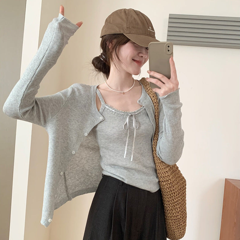Kvinnelig uformell cardigan med fashionable knappedetaljer og forlengede ermer Skjora