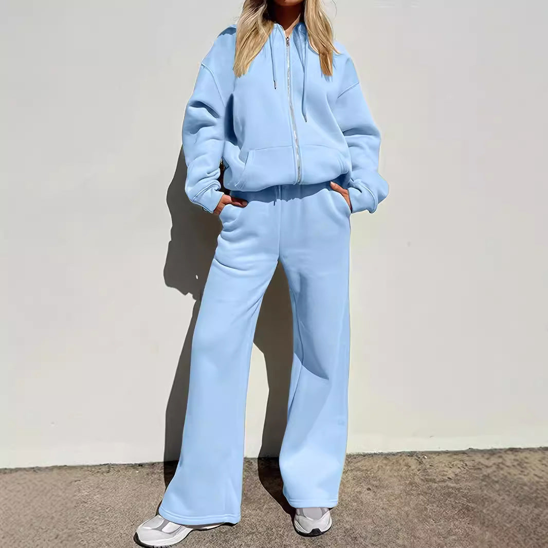 Kvinnenes uformelle fritidssett med moderne oversized hettegenser og løse bukser