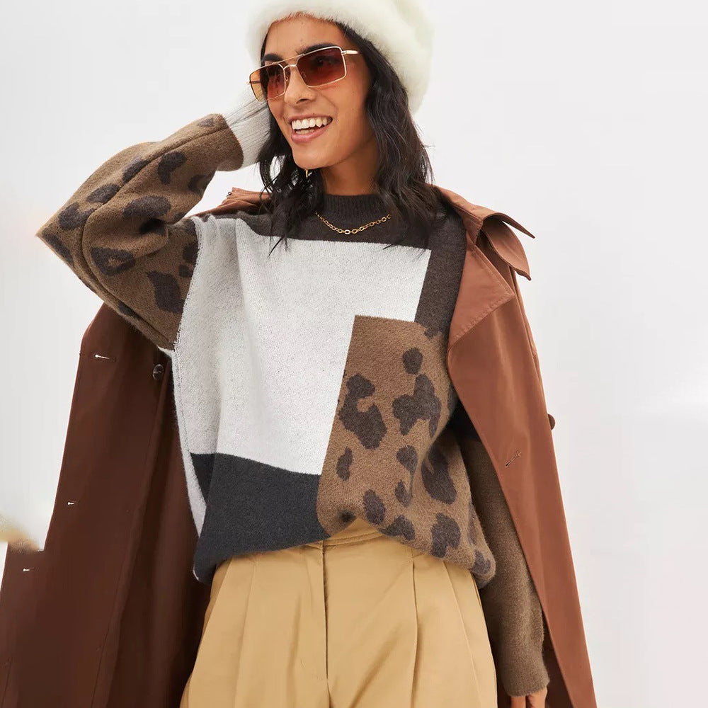 Kvinnes chunky strikkegenser med moderne leoparddesign og fargede blokk-elementer Skjora