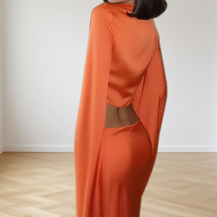 Dame Sett bestående av cropped topp med lange, vide ermer og matchende midi-nederdel Skjora