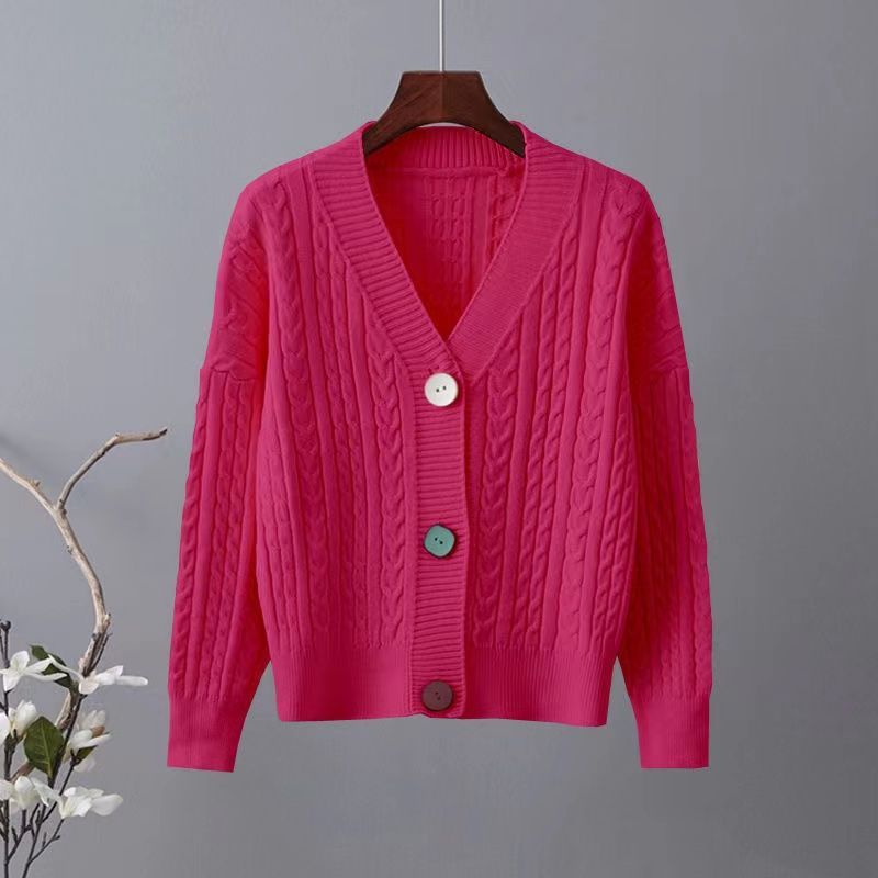Kvinnes chunky strikket cardigan med V-hals og dekorative knapper Skjora