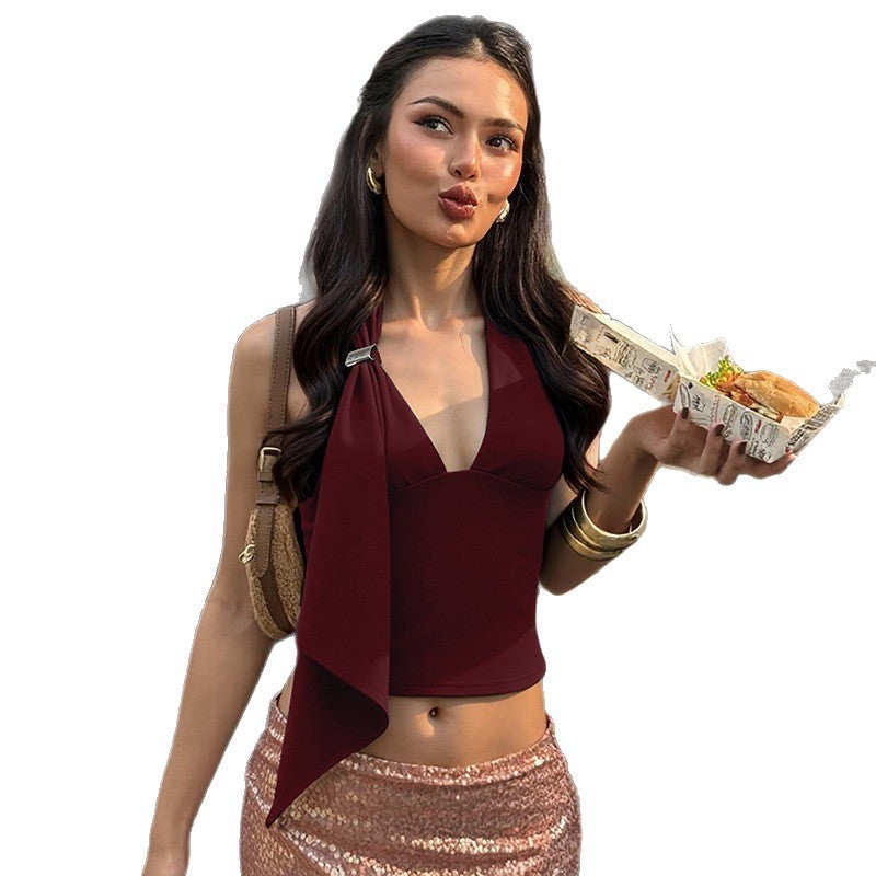 Dame Cropped Top med asymmetrisk snitt og elegant halterdesign Skjora