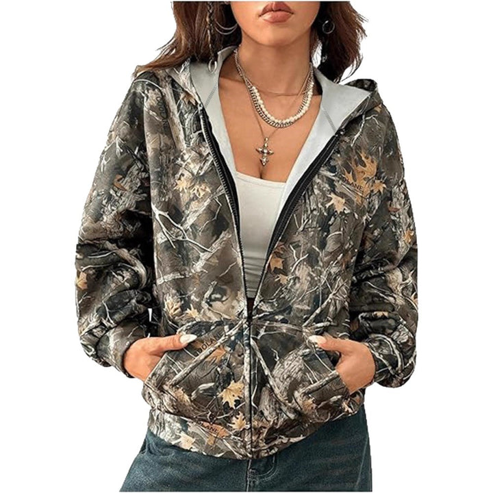 Dame hettejakke med camouflage-mønster og løs passform Skjora
