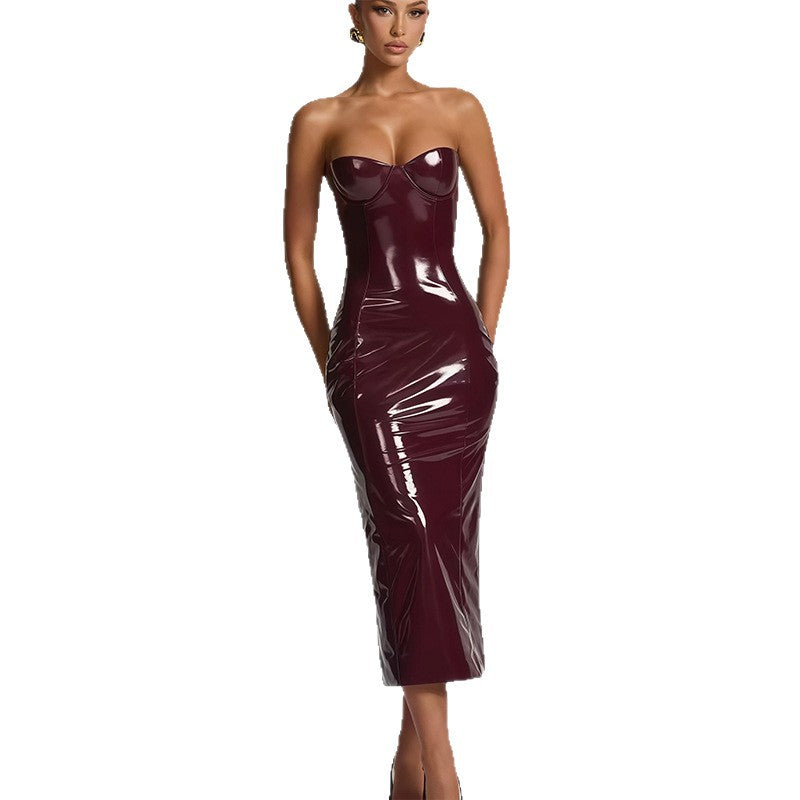 Kvinne bodycon kjole med stroppeløs design og glanset overflate Skjora