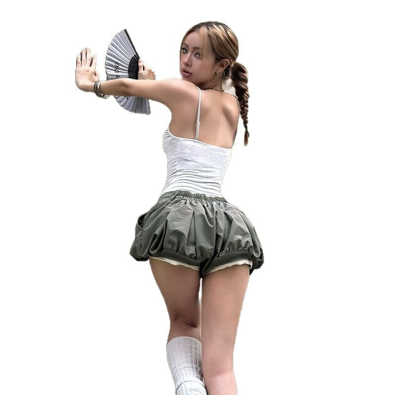Dame modische Ballonshorts mit flatterndem Schnitt und dekorativen Knöpfen Skjora