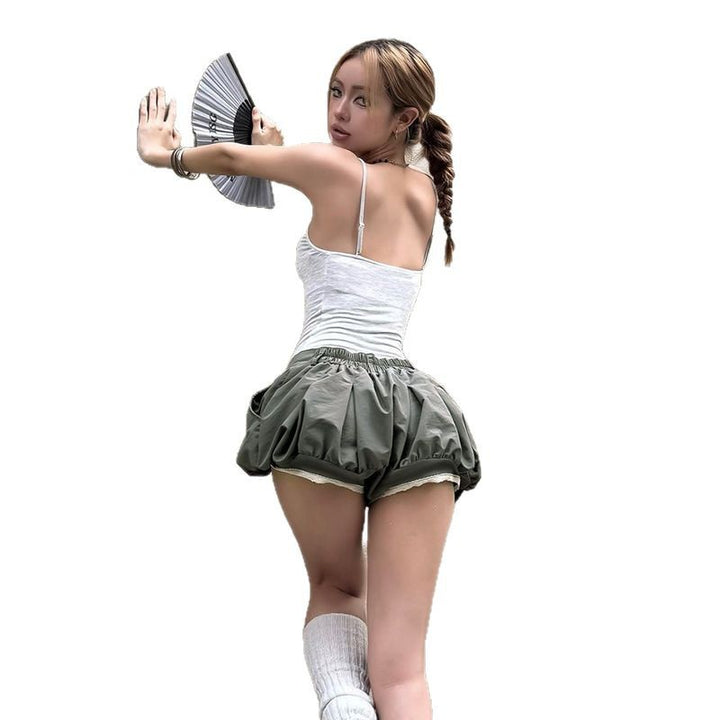 Dame modische Ballonshorts mit flatterndem Schnitt und dekorativen Knöpfen Skjora