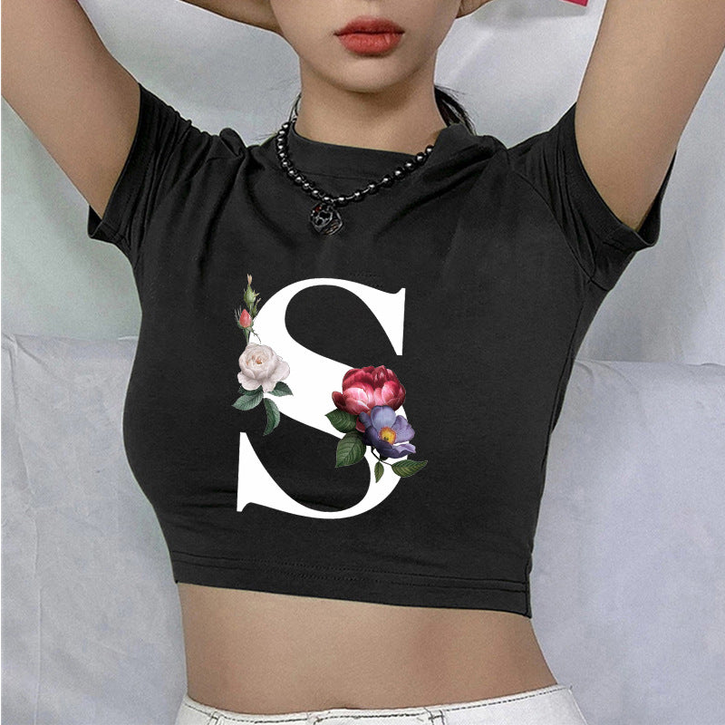 Dame cropped T-skjorte med blomstrede initialdesign Skjora