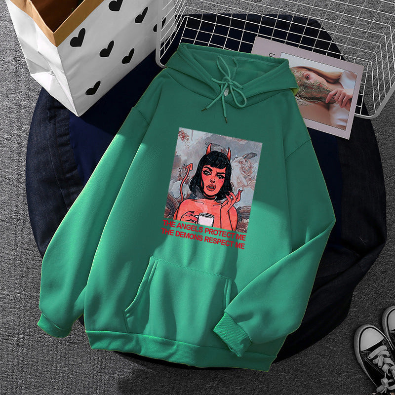 Kvinnehettegenser med kreativ grafisk trykk Skjora