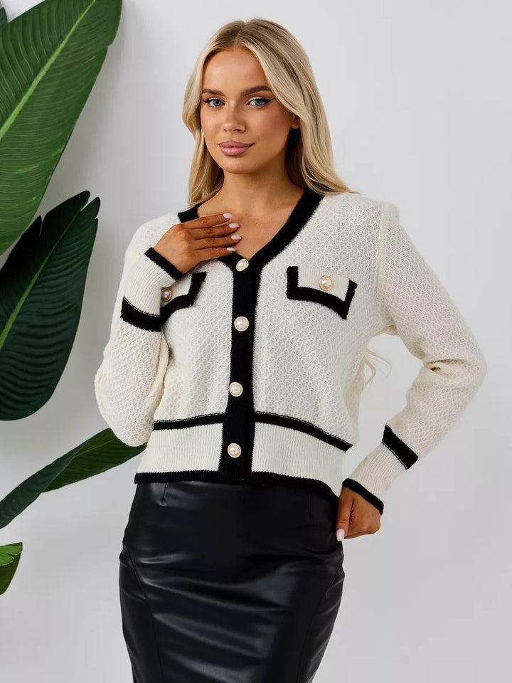 Kvinnelig moteriktig cardigan med elegante perleknapper og lommer Skjora