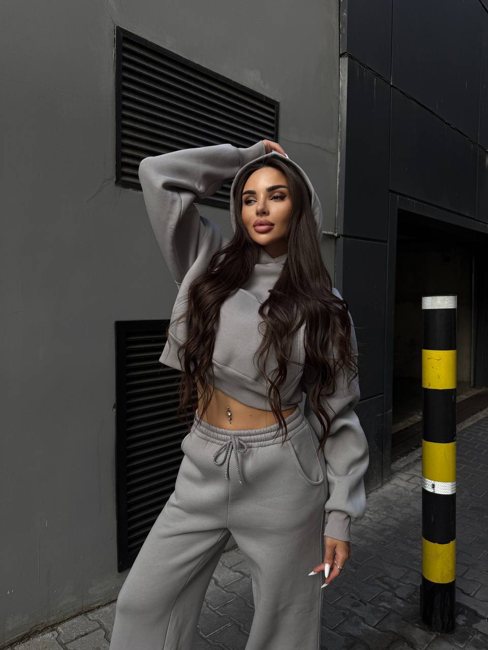 Damer casual cropped hoodie og vid skjæring joggers sett Skjora
