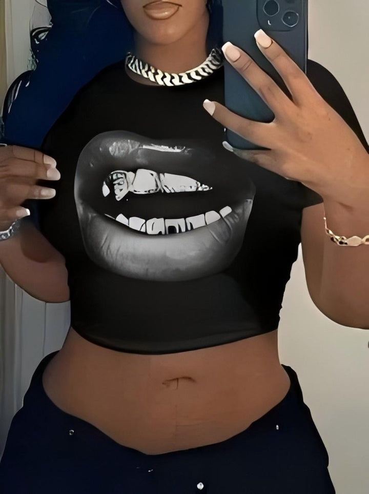 Dame Crop-Top med kunstnerisk statement-trykk Skjora