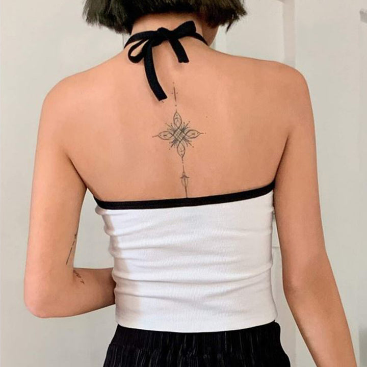 Dame cropped topp med asymmetrisk stroppeskjæring og grafikktrykk Skjora