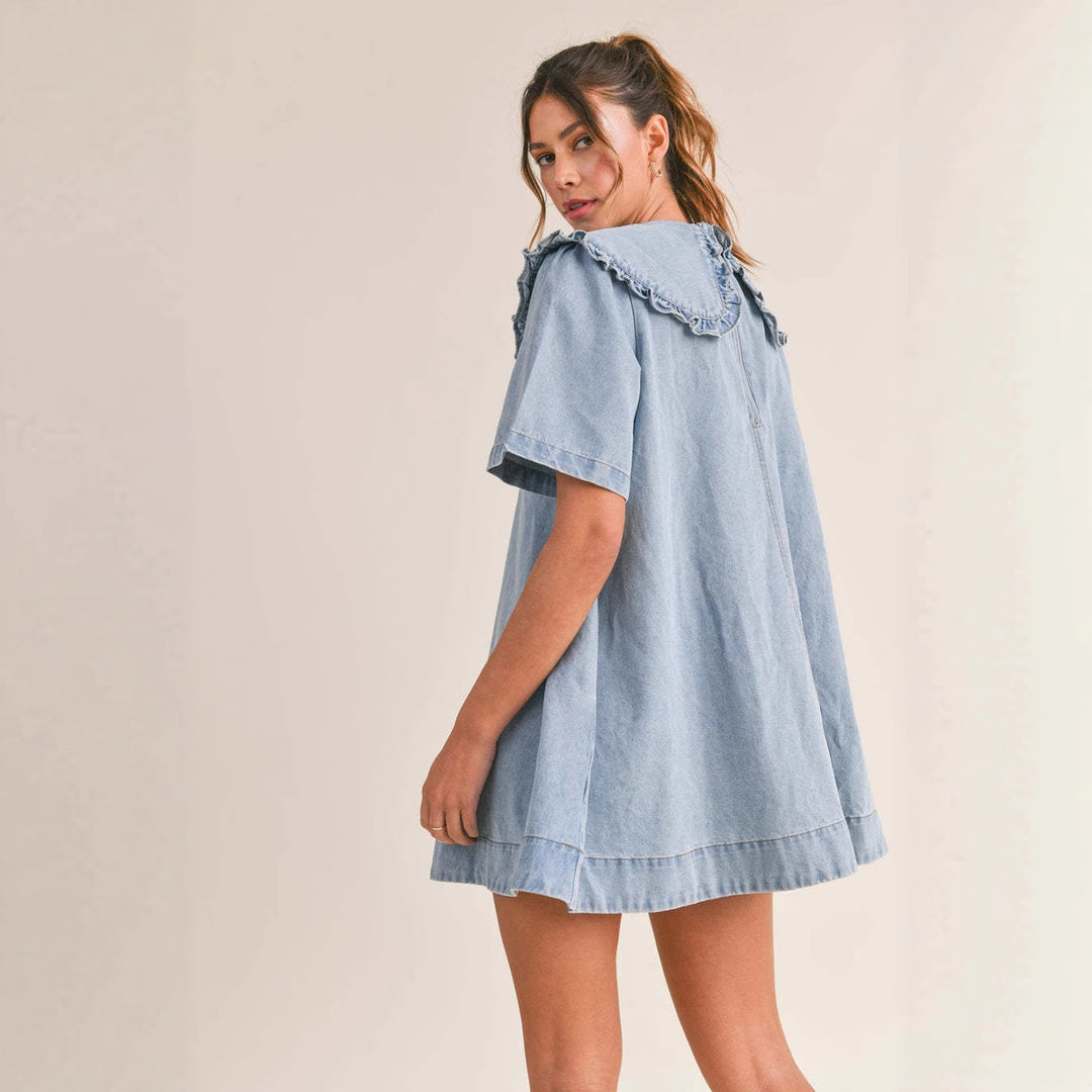 Kvinne denimkjole med elegant rynket kragefinish Skjora