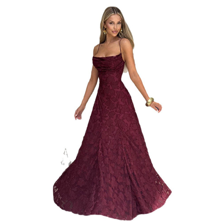 Dame Elegant og figurspeilende kveldsdrakt med blomsterapplikasjoner Skjora