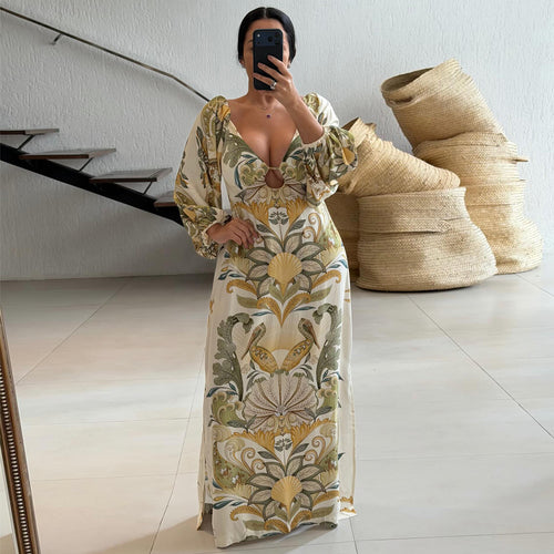 Dame maxi kjole med intrikate blomsterdesign og dyp V-hals