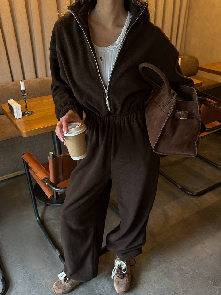 Kvinners fleece loungewear-sett med høy krage og praktiske lommer Skjora