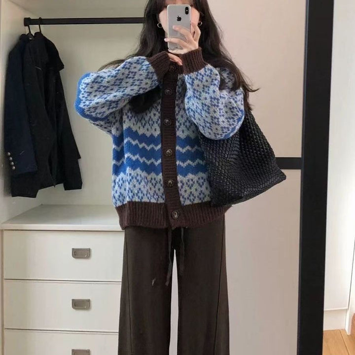 Kvinnes fashionabel cardigan i norsk stil Skjora
