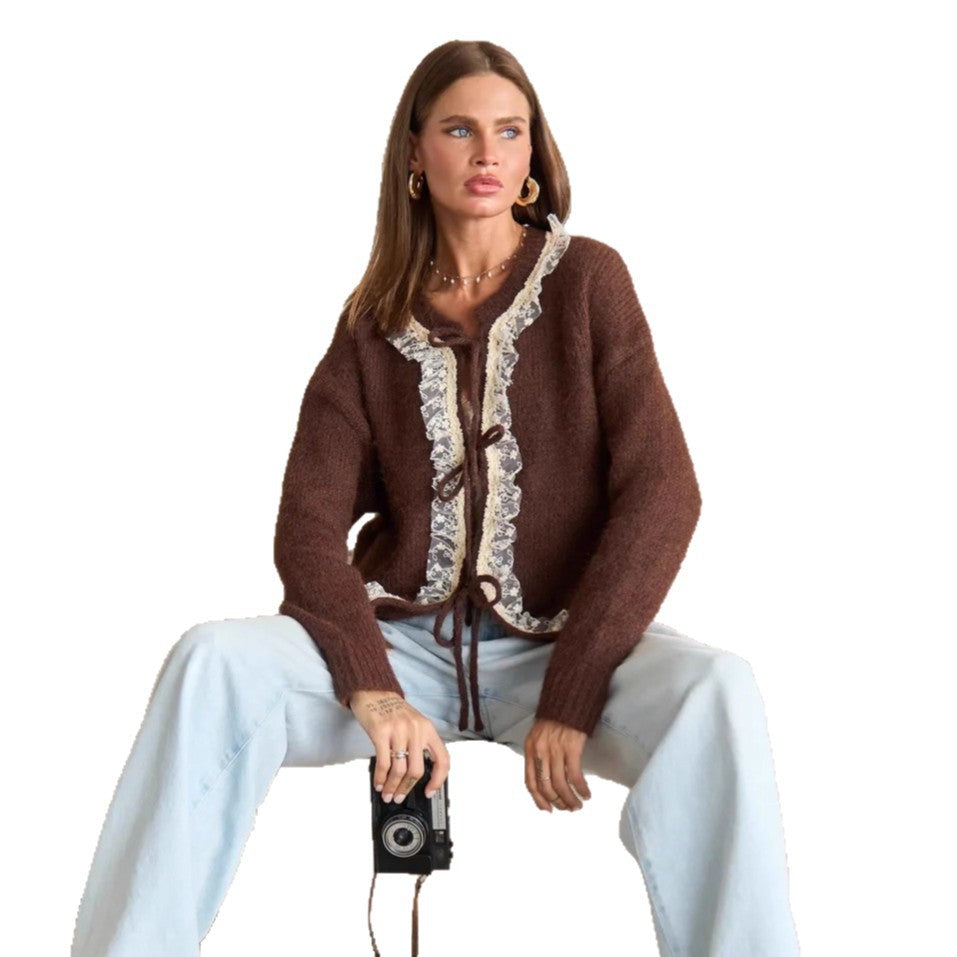Dames elegant strikket cardigan med fin blonderdetalj Skjora