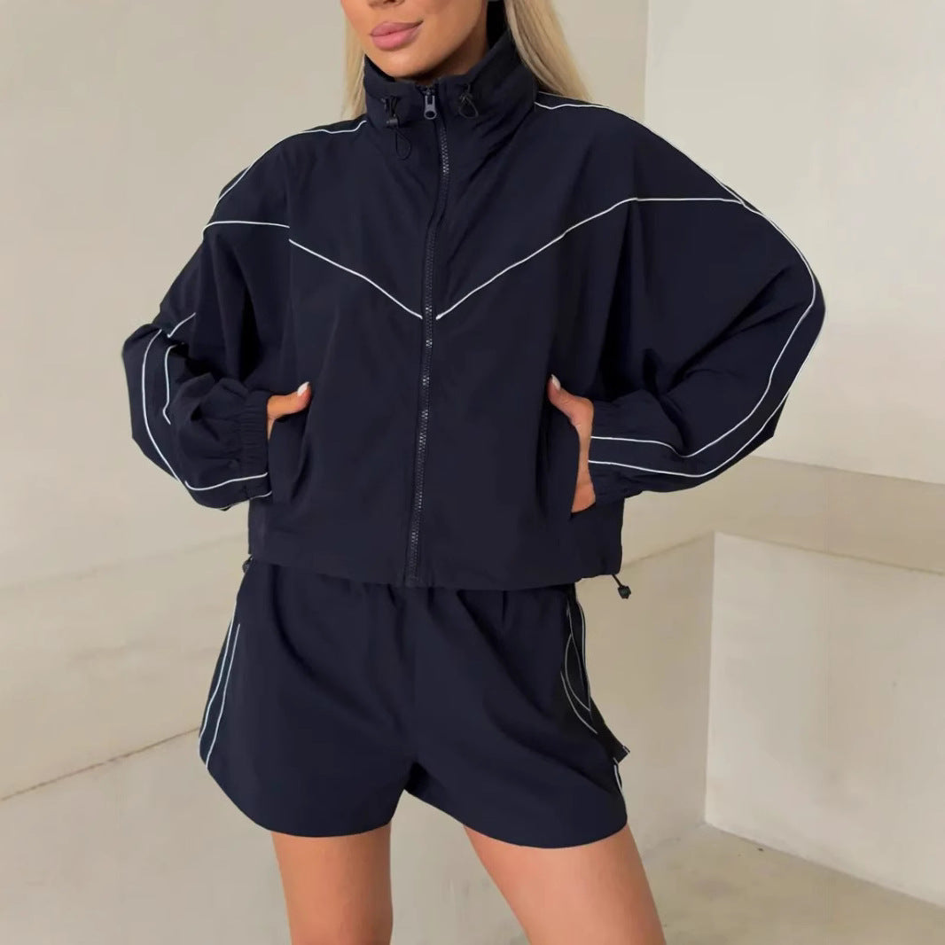 Kvinnelig sporty jakke med shorts i moderne utendørs stil Skjora