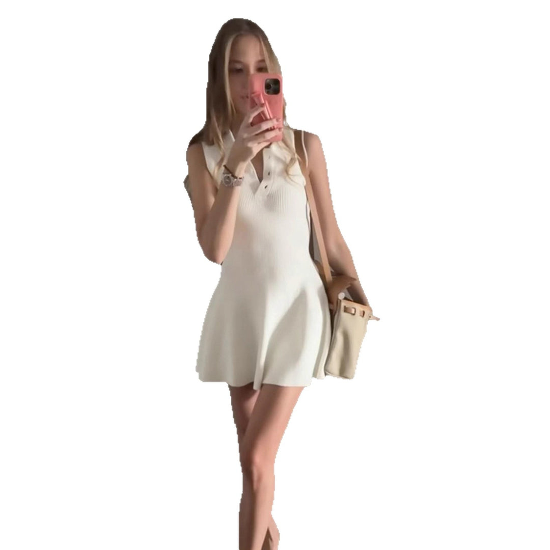 Ladies' Polo dress with elegant collar and flowing skirt Skjora