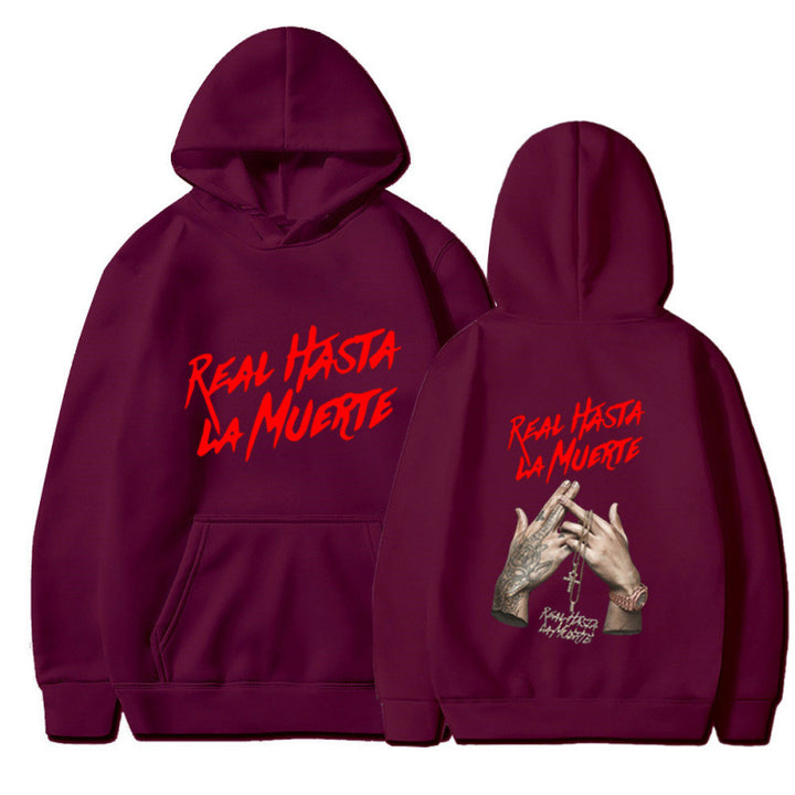 Dame hoodie med iøynefallende skrift i urban stil Skjora