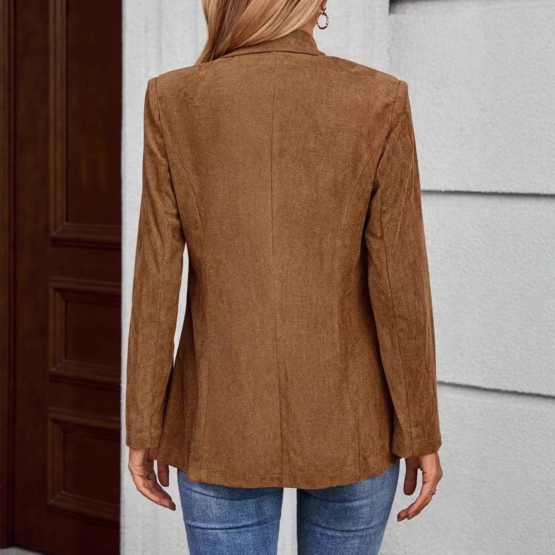 Kvinne Elegant Blazer laget av fløyelsmykt stoff med en strukturert overflate Skjora