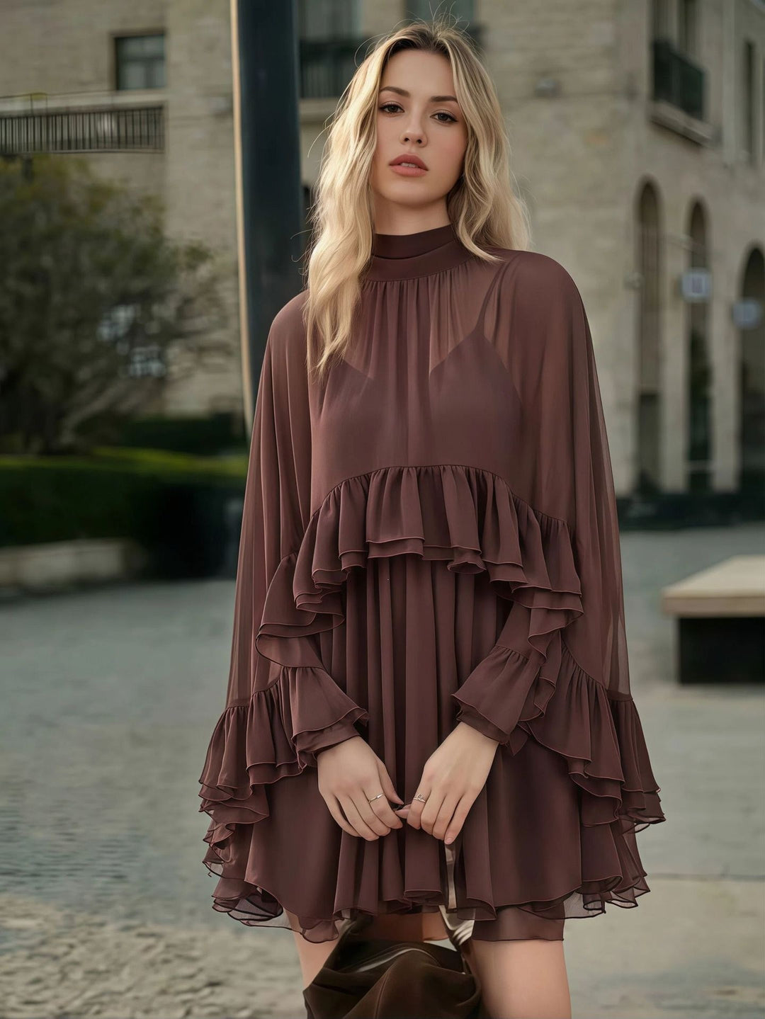 Dame Elegant rynkedress med høy hals og flytende snitt Skjora